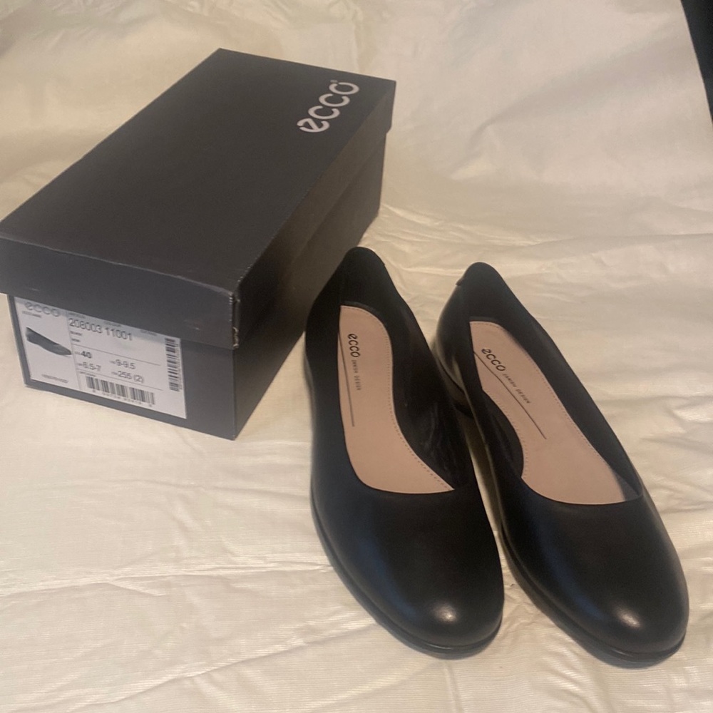 Ecco Anine Ballerina Flats. Size EU 40 or US 9-9.5. Never Worn. Black Leather.